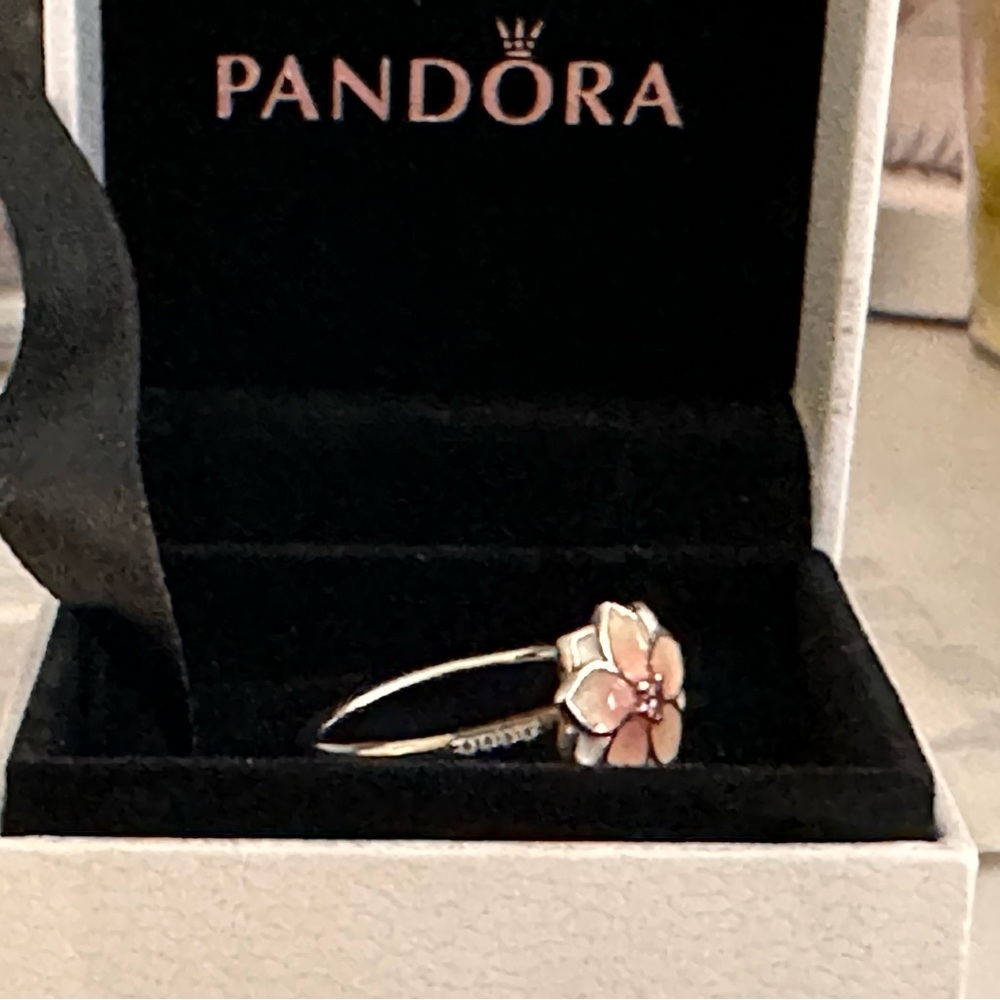 Pandora ring size 52